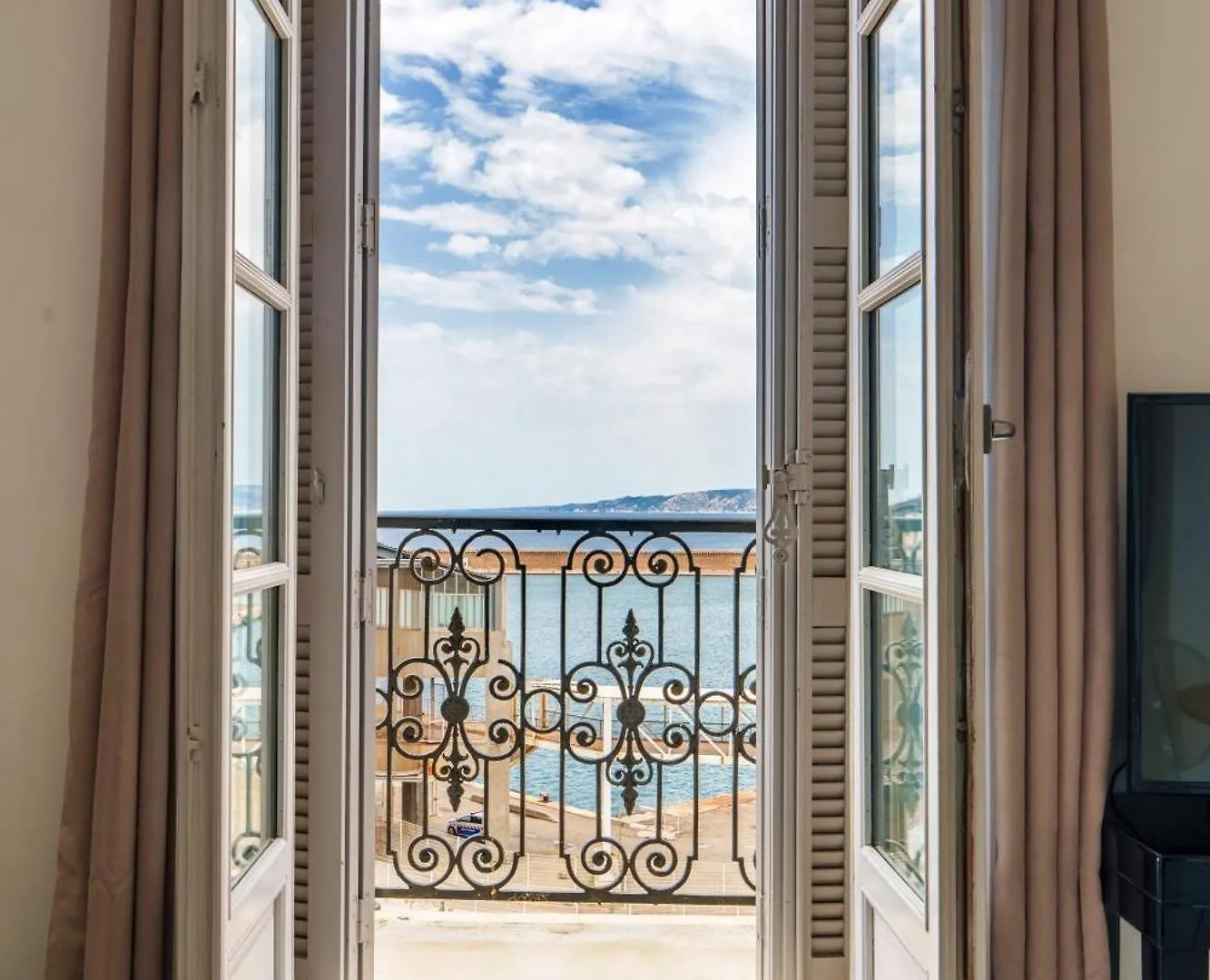 Appartement Luxueux A La Joliette Avec Vue Mer 마르세유