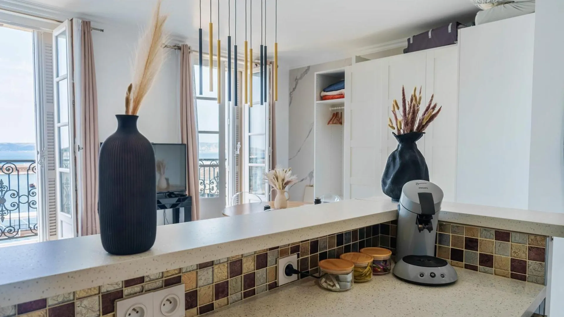 Appartement Luxueux A La Joliette Avec Vue Mer Marseilles Frankreich
